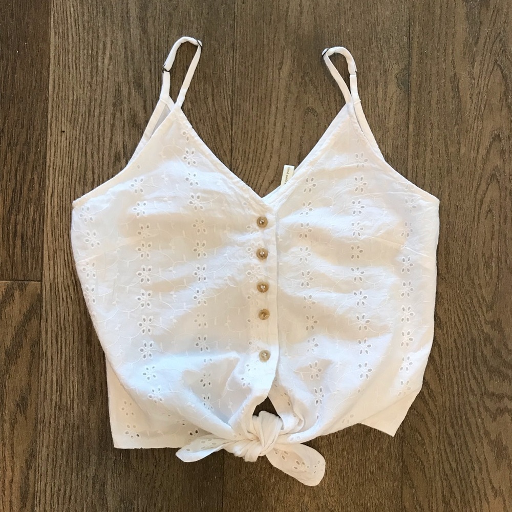 HOST PICK 💕 White Lace Front Tie Tank